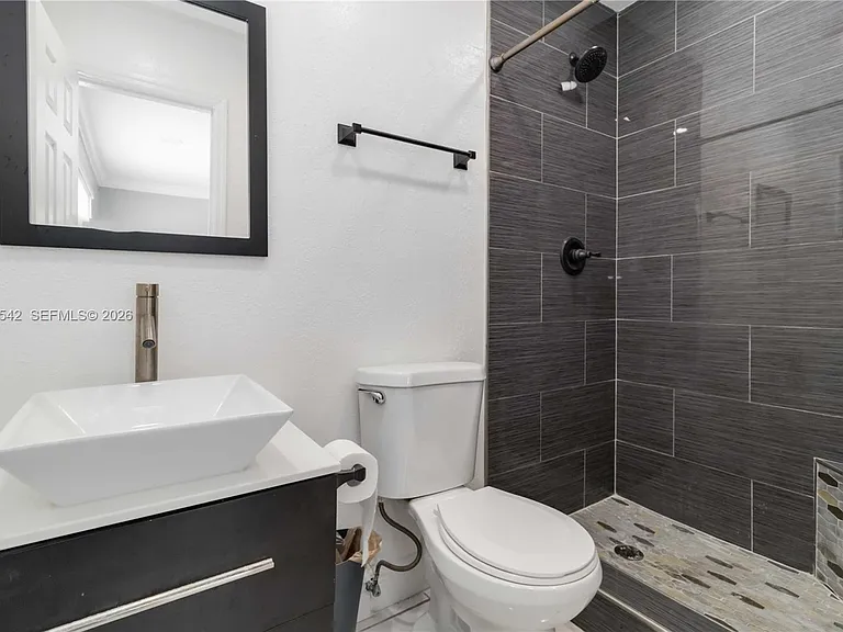 913 SW 49th Ave — Photo 20