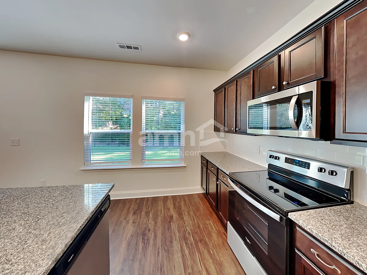 3 bed, 2.5 bath, 1895 sqft, $2,705 — Photo 3