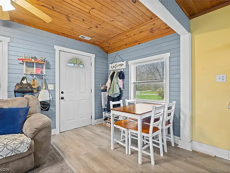 4556 Hawthorne Ave — Photo 8