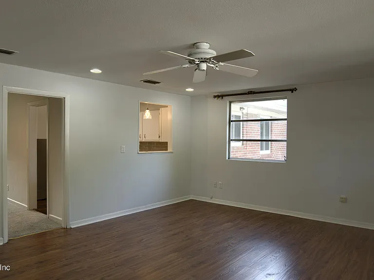1370 Labelle St — Photo 12