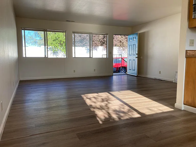 16486 Main St #B — Photo 4