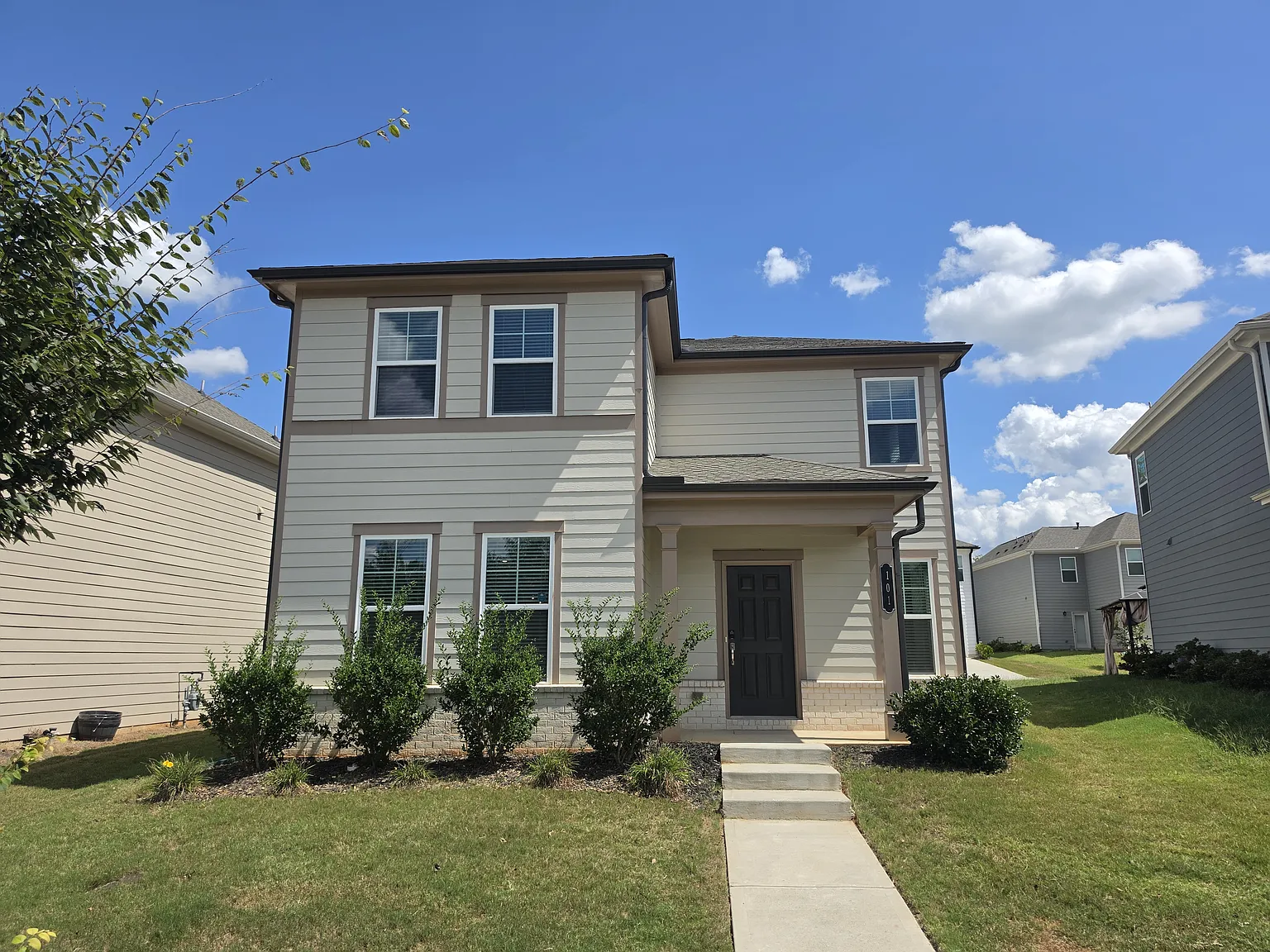 3 bed, 2.5 bath, 2224 sqft, $2,195 — Photo 1