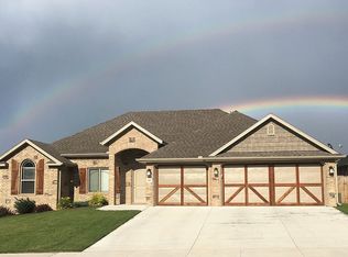 660 Douglas St, Pea Ridge, AR 72751