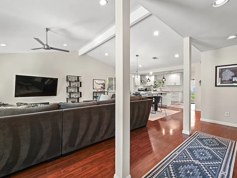 7806 Lowdes Dr — Photo 4