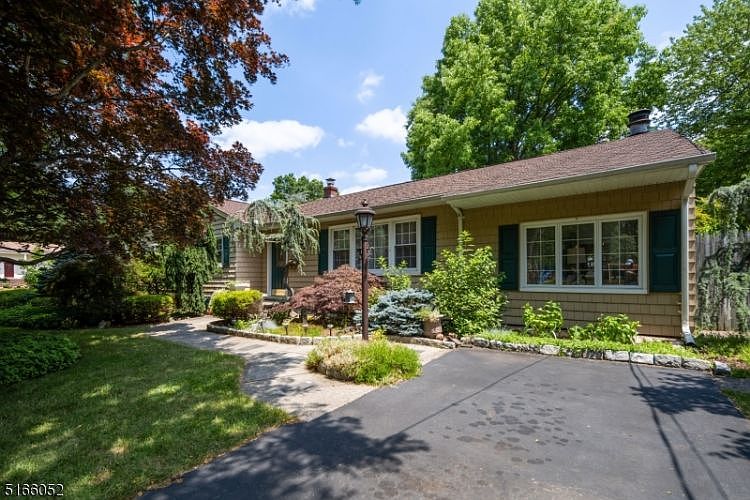 1st image of 34A Curtis Dr