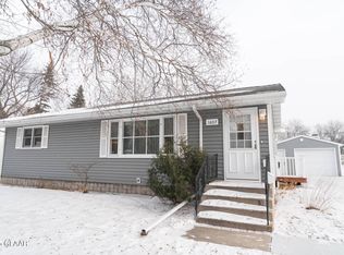 1607 S 18th St, Grand Forks, ND 58201