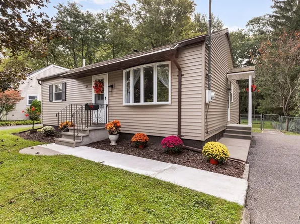 39 Brooks Pl, Baldwinsville, NY 13027