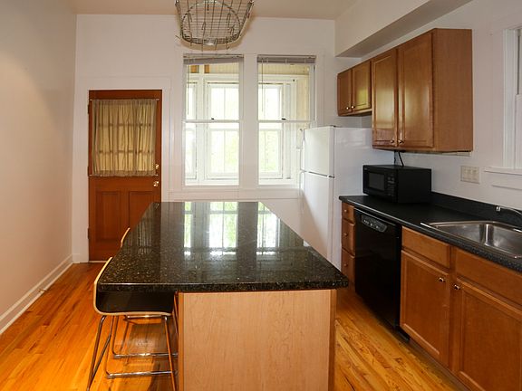 3rd image of 1426 W Barry Ave #1F