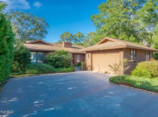 612 Jasmine Ln, Sunset Beach, NC 28468