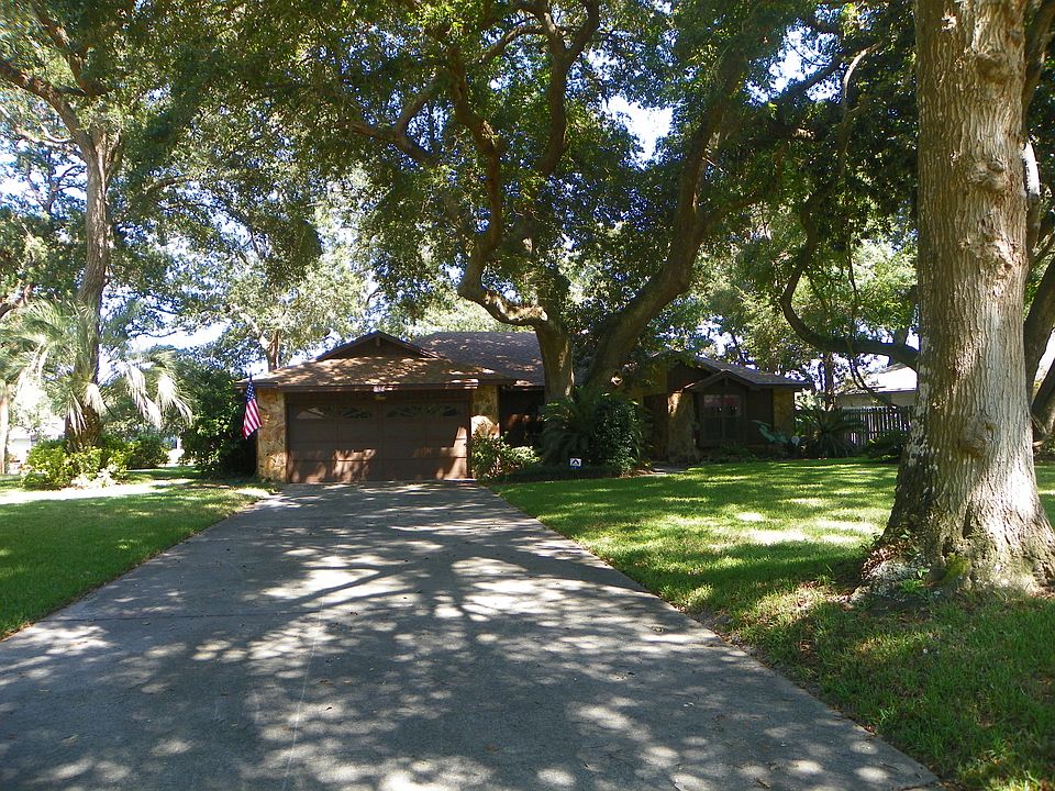 1st image of 2162 Lakeside Dr E