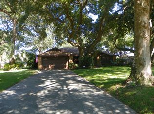 2162 Lakeside Dr E, Fernandina Beach, FL 32034
