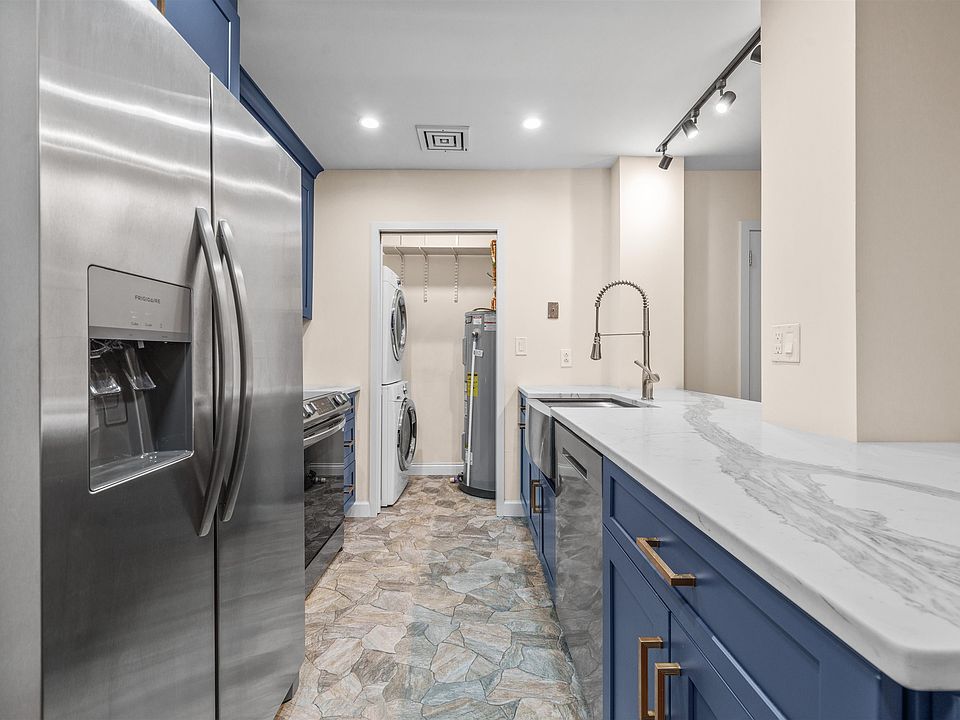 1st image of 242 Barrow St APT 2B