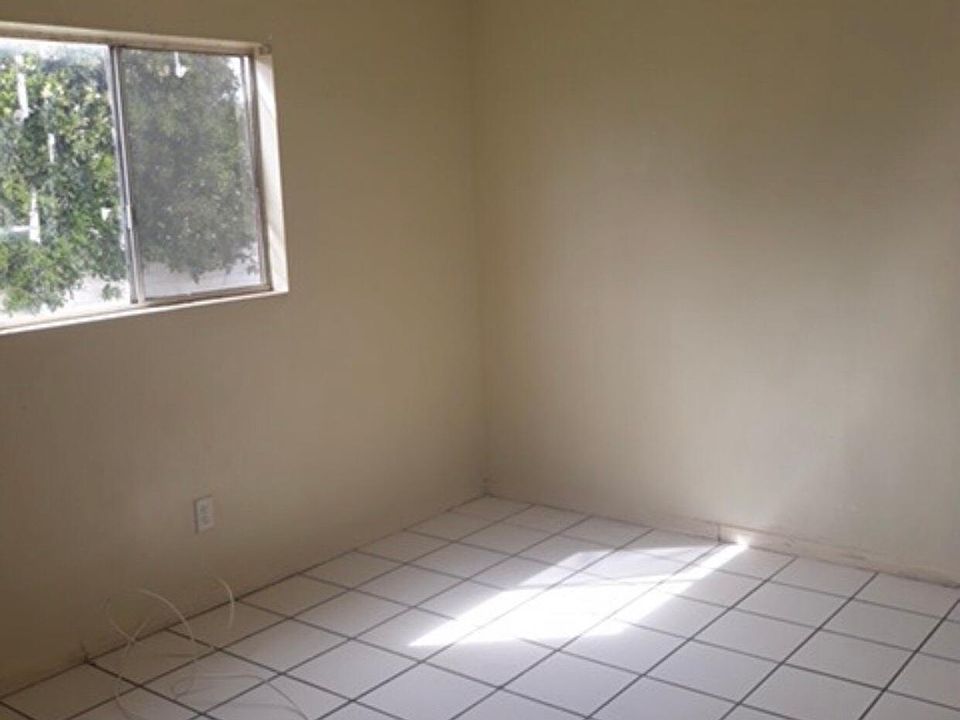 1st image of 421 N San Jacinto St #9