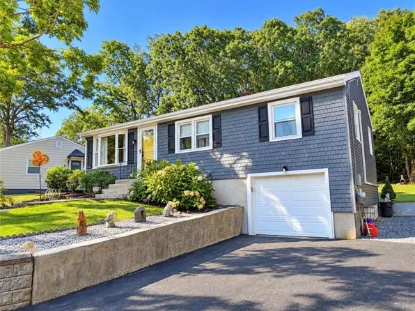 20 New York Ave, Cumberland, RI 02864