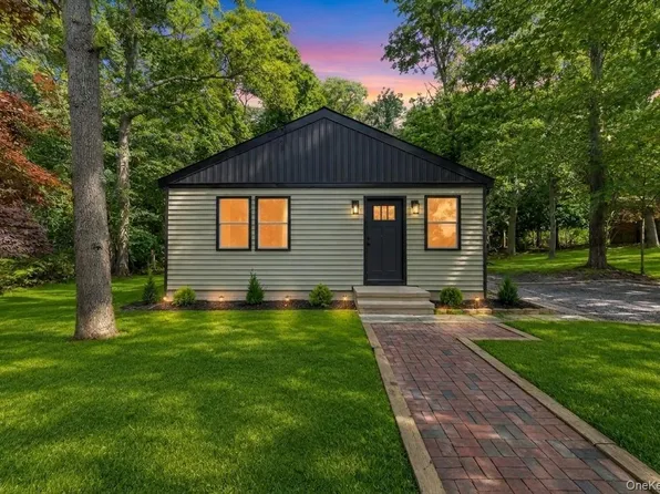 234 Lakeside Trail, Ridge, NY 11961