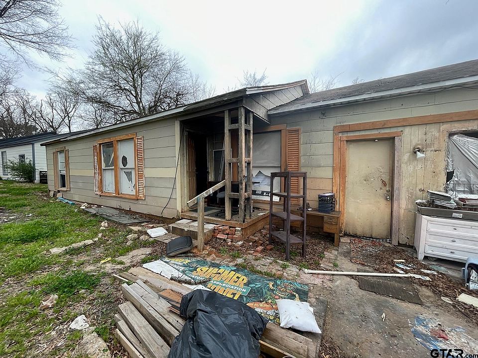2nd image of 1448 Crescent Dr