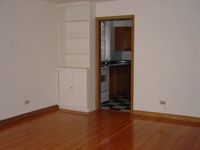 2 bed, 900 sqft, $1,930 — Photo 4