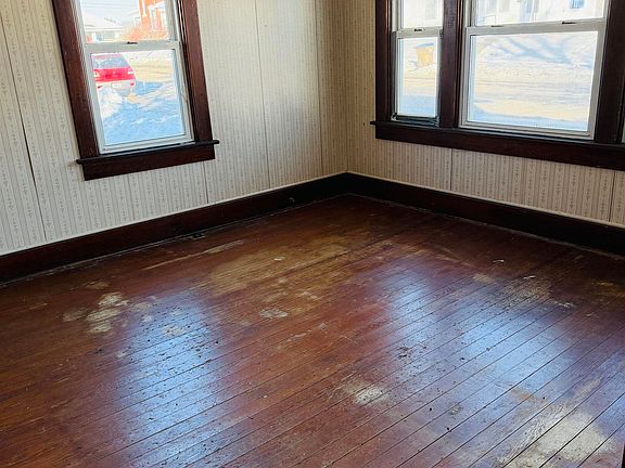 5th image of 221 S Water St