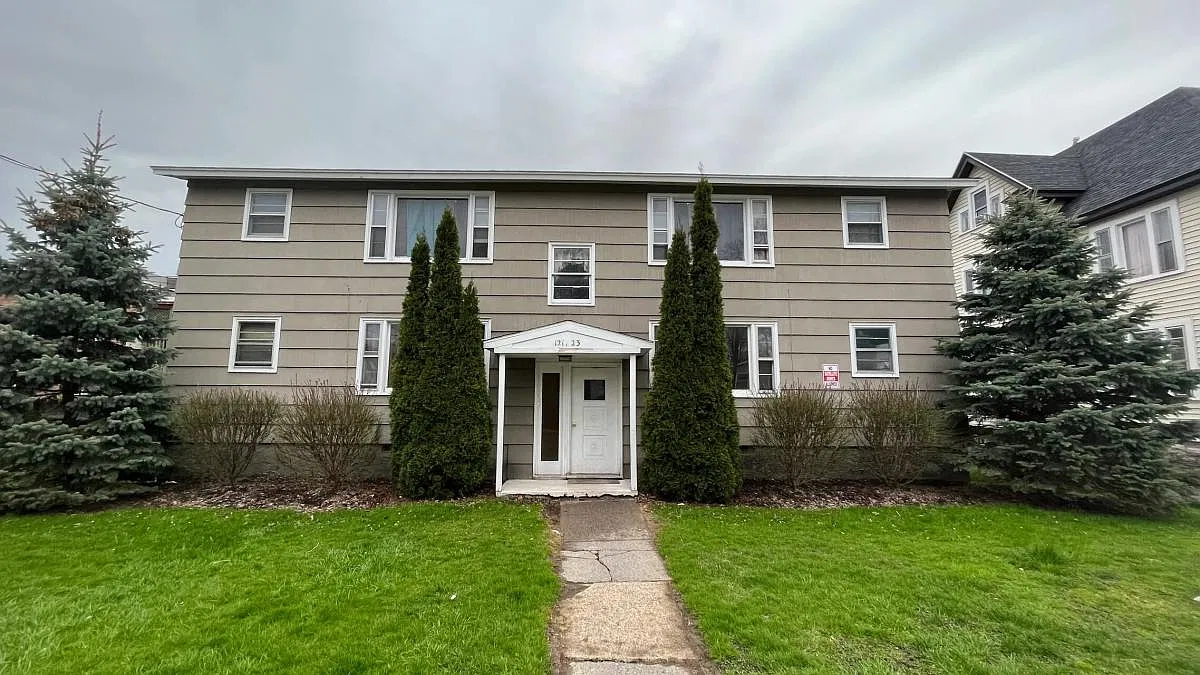 121 Minerva St — Photo 2