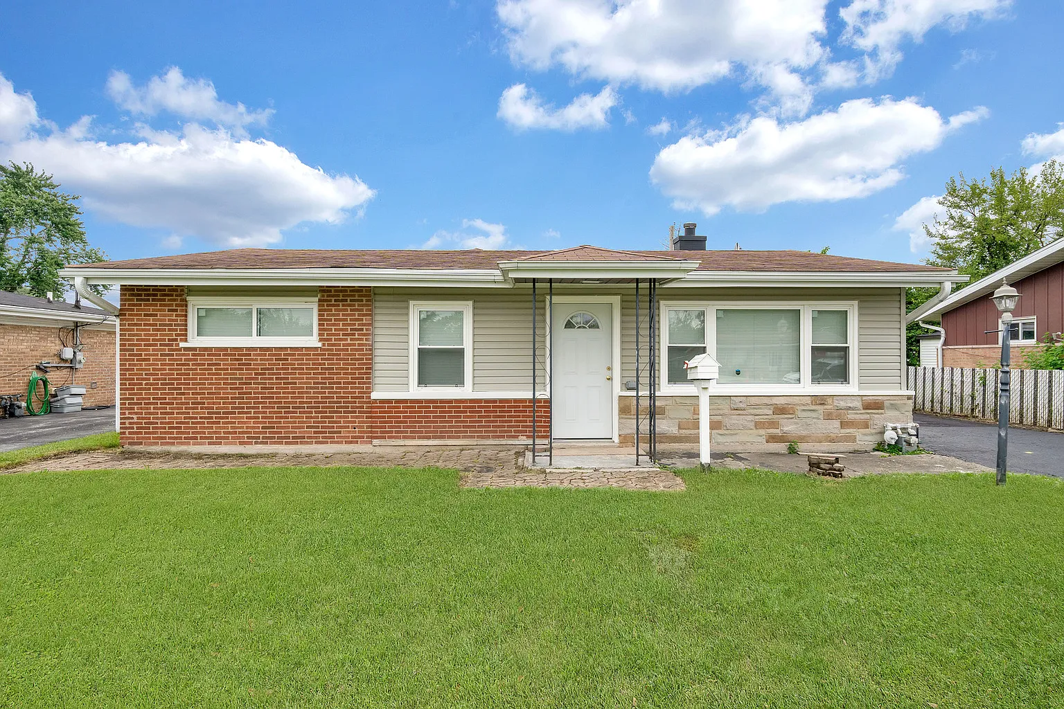 1482 Freeland Ave photo 1