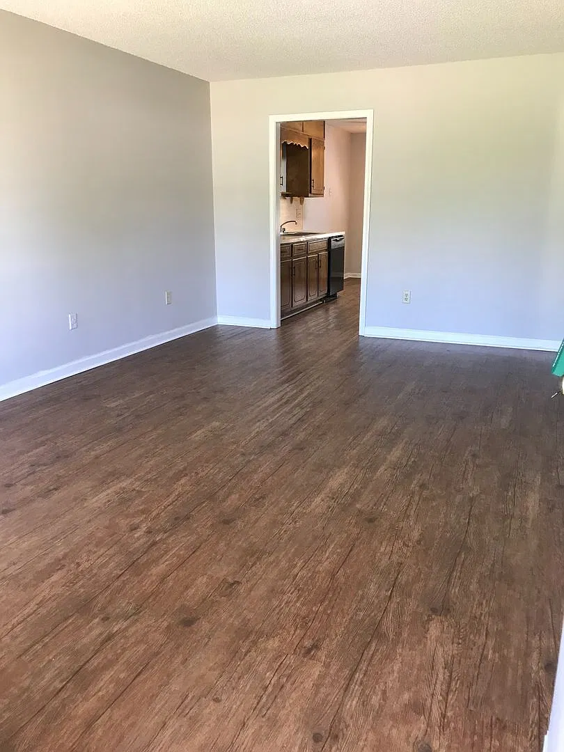 Colonial Square Apartments - Hueytown, AL — Photo 2