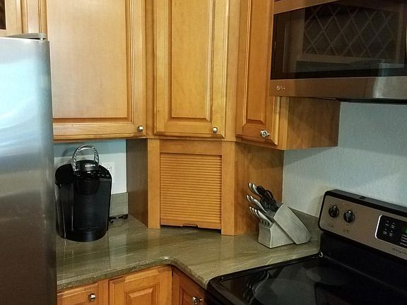 5th image of 295 Orange St