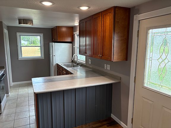 4th image of 2703 Holt Rd