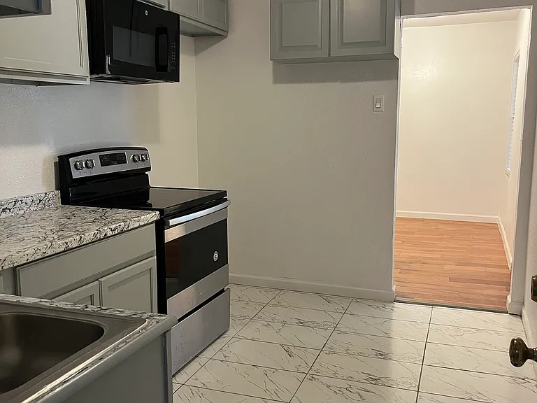 4910 W University Blvd — Photo 3