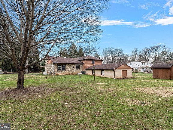 5th image of 690 Woodward Dr