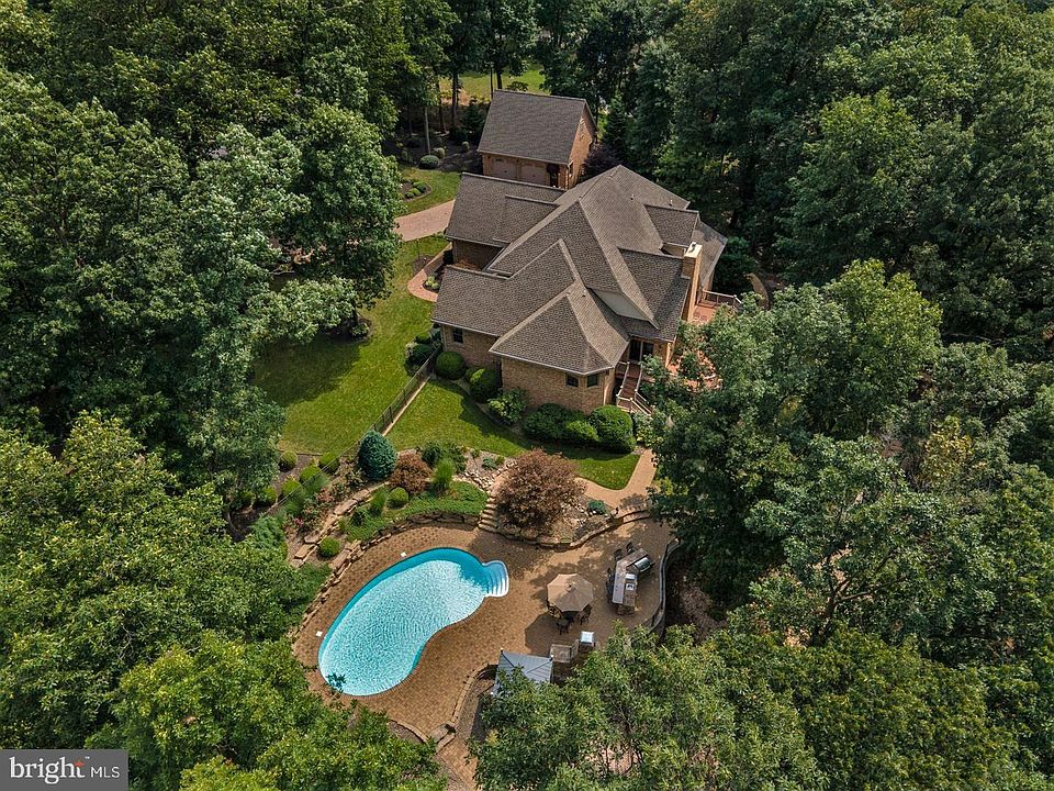 1st image of 2660 Castlegreen Dr