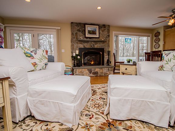 26 Jeffrey, York-Great Room