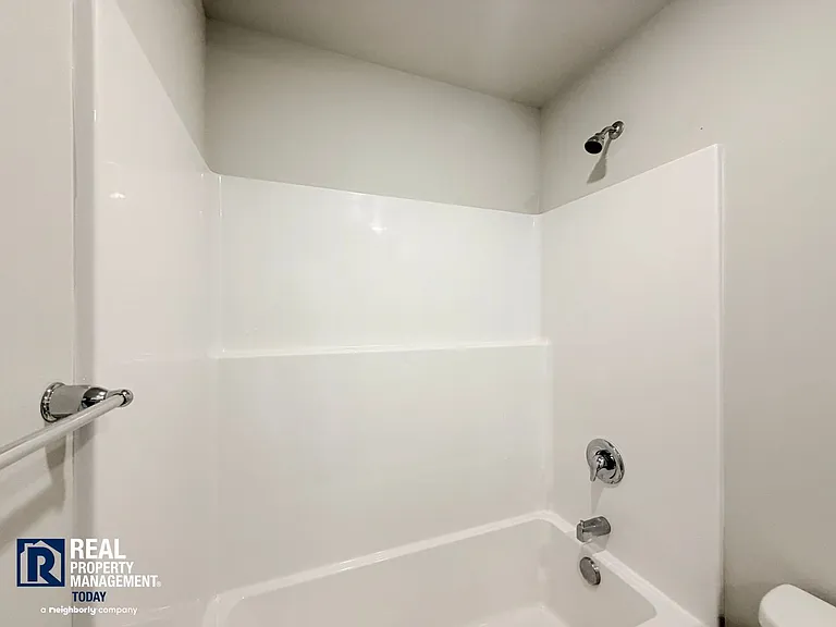 2216 Trailside Dr NE — Photo 19
