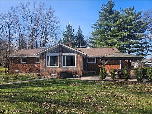 3rd image of 3015 Rockefeller Rd