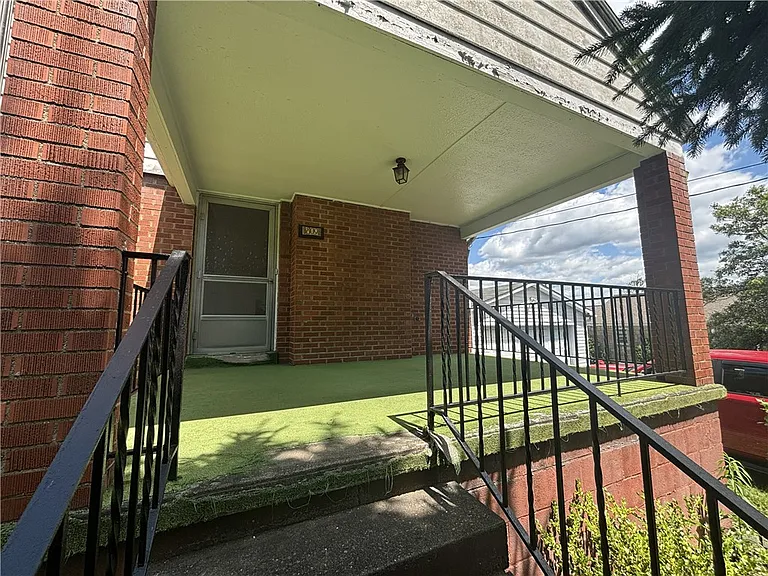 809 Carbon Rd — Photo 2