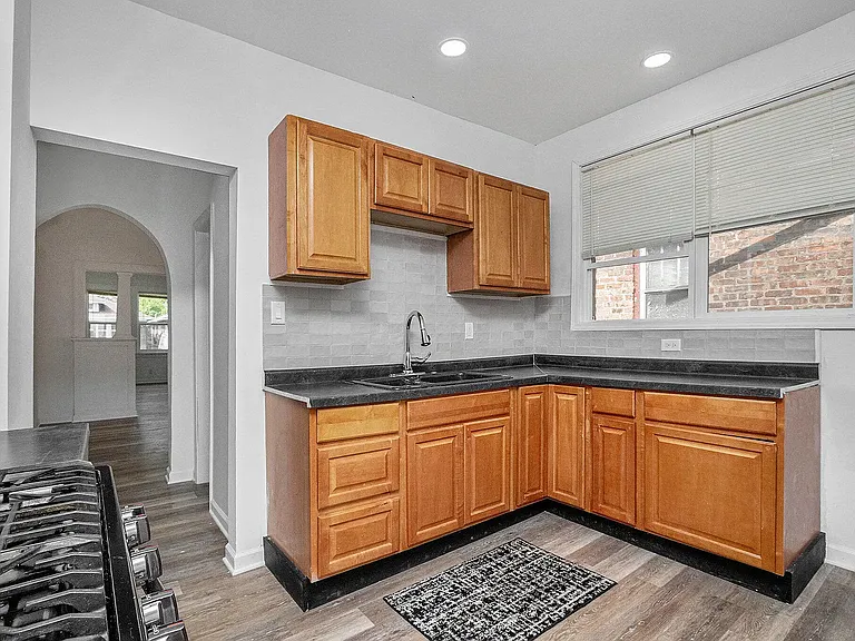 1067 Polk St — Photo 4