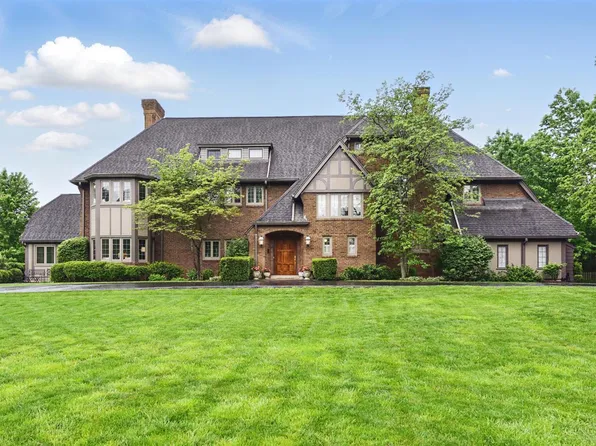 820 Van Nes Dr, Cincinnati, OH 45246