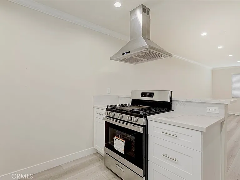 7409 Woodman Ave — Photo 19