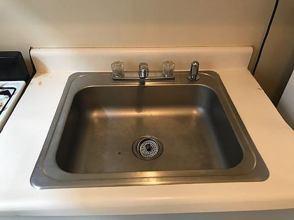 3rd image of 958 Delaware Ave APT 8