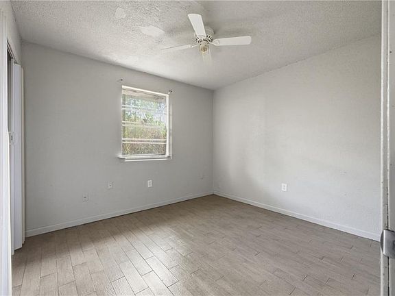 5th image of 2319 Lawrence St