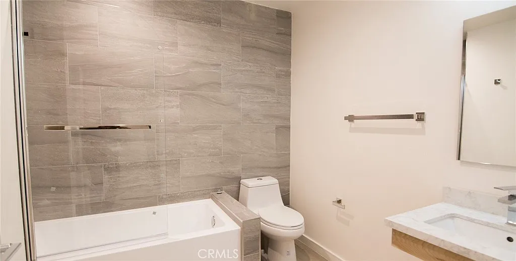 Building Photo - 1187 Crenshaw Blvd #102