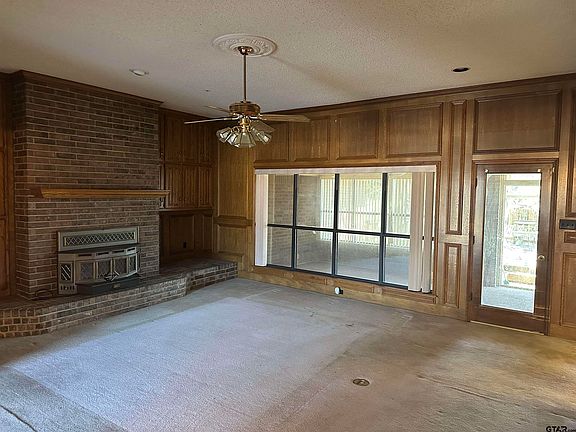 5th image of 2309 Deanna Ave