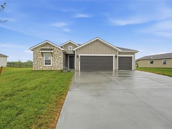3rd image of 1820 Woodward Cir