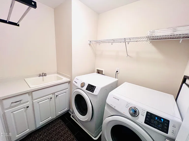 1073 Gold Rock Ln — Photo 31