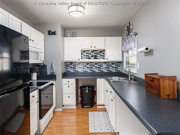 5th image of 209 Monterey Dr