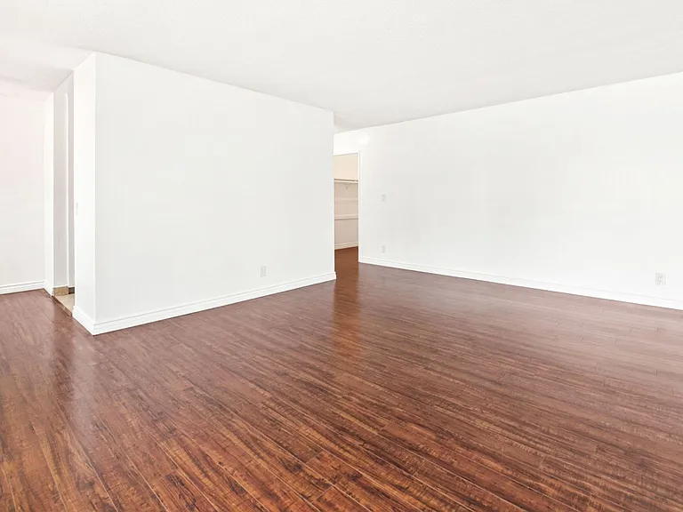 Burton Almont — Photo 15