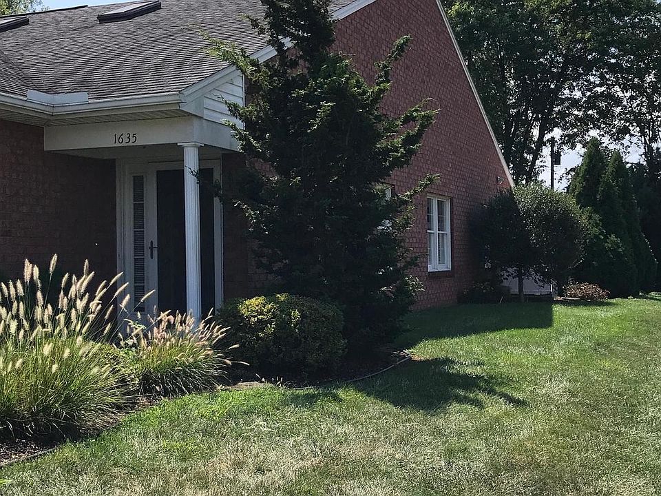 1st image of 1635 Langley Dr