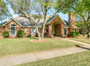 1708 Woodhill Ln, Bedford, TX 76021