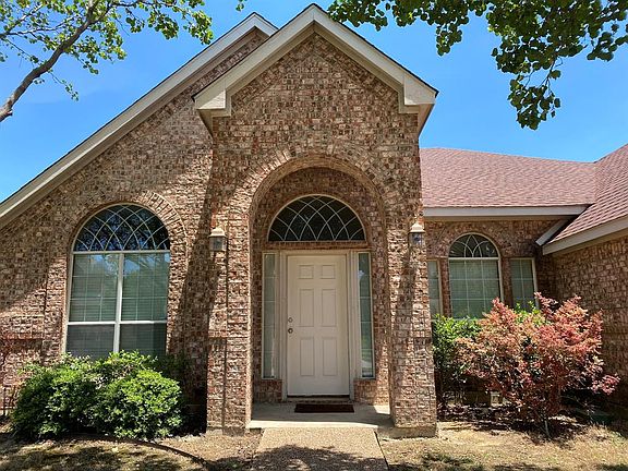 2nd image of 700 Spicewood Dr