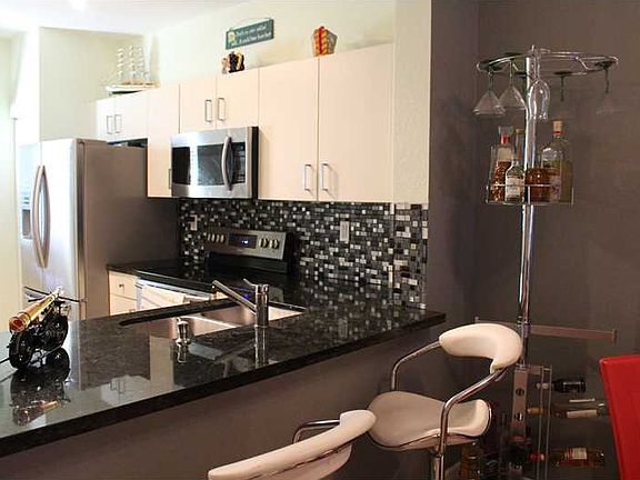 3rd image of 7925 Tuscany Ct