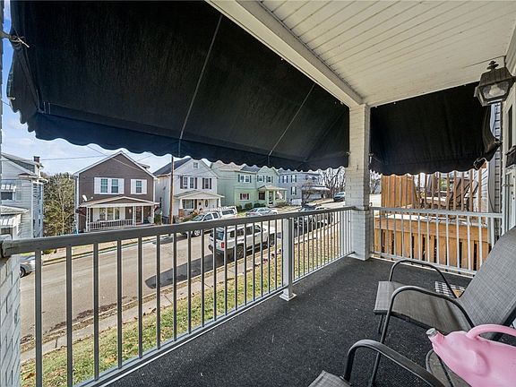 3rd image of 724 Sidney St